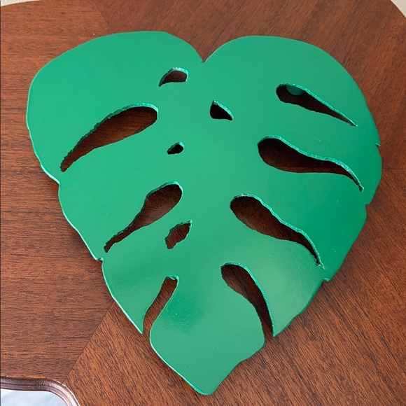 Rachel’s Welding  Trivet  heavy duty metal  grass green  will hold whatever fits - Picture 3 of 8